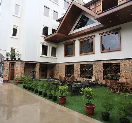 Hotel Ch2 Srīnagar Esterno foto